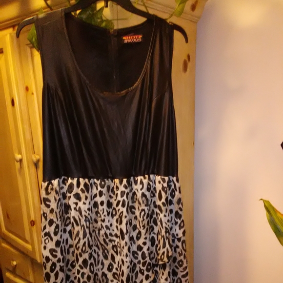 Hot Swag 👗 - Picture 2 of 4